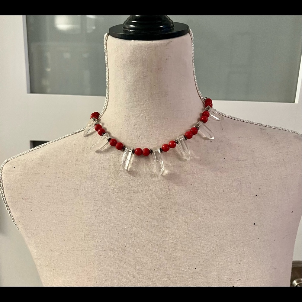 Vintage necklace in red and white beads